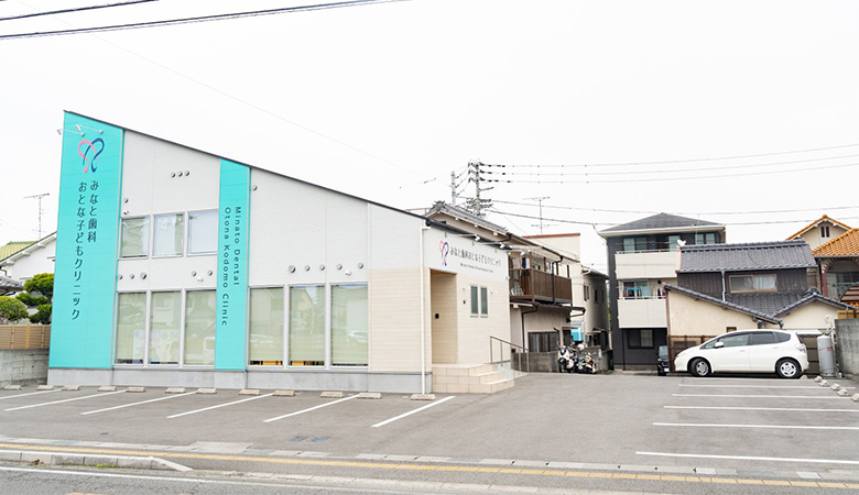 成瀬（町田市）の歯医者、シンシアメディカル歯科の医院前駐車場